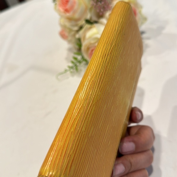 Authentic Louis Vuitton Epi trifold wallet - Picture 6 of 11